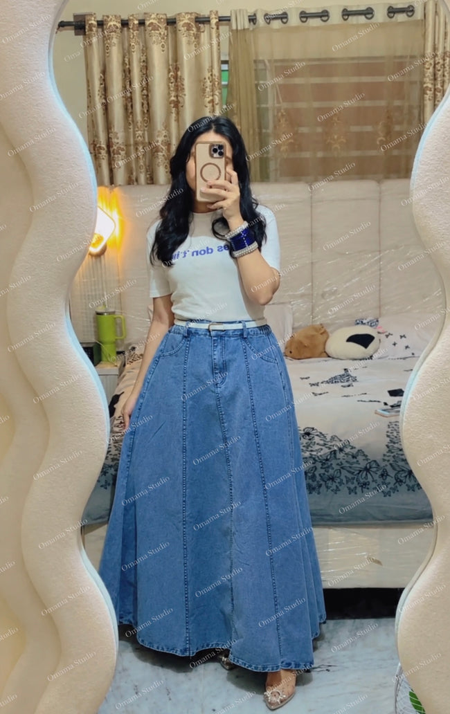Chic denim skirt Main Image