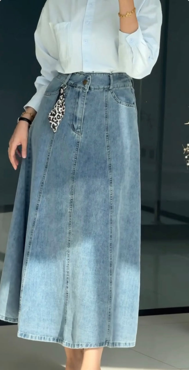 Chic denim skirt Hover Image